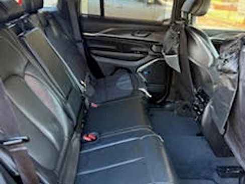 Used 2022 Jeep Grand Cherokee Overland w/ Luxury Tech Group IV image 14