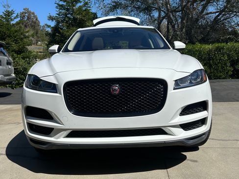 Used 2017 Jaguar F-PACE Premium image 9