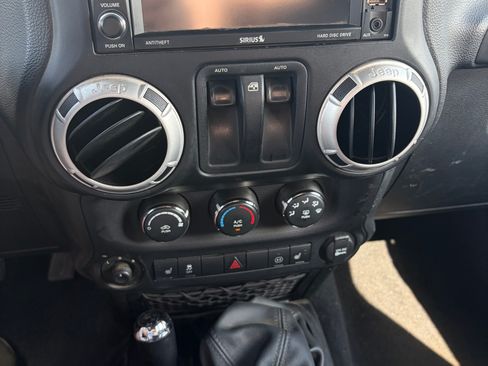 Used 2012 Jeep Wrangler Rubicon w/ PWR Convenience Group AWD/4WD image 10