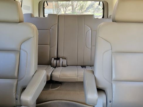 Used 2020 Chevrolet Suburban LT w/ Luxury Package image 10