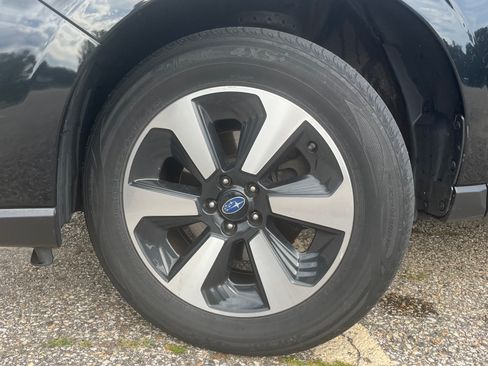 Used 2017 Subaru Forester 2.5i Limited AWD/4WD image 9