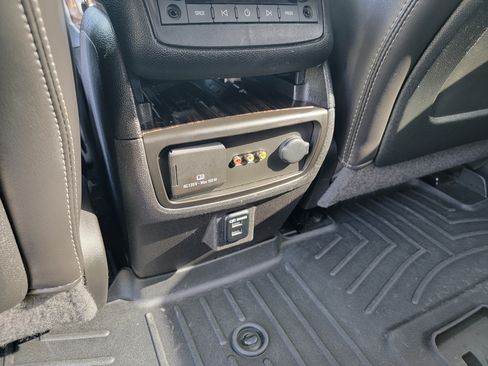 Used 2014 GMC Acadia Denali image 27