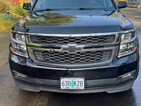 Used 2018 Chevrolet Suburban LT image 2