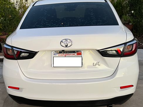 Used 2017 Toyota Yaris iA image 3