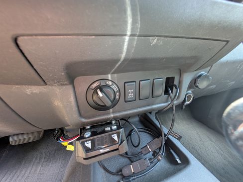 Used 2007 Nissan Frontier NISMO AWD/4WD image 21
