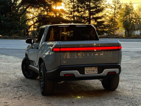 Used 2022 Rivian R1T Adventure image 6