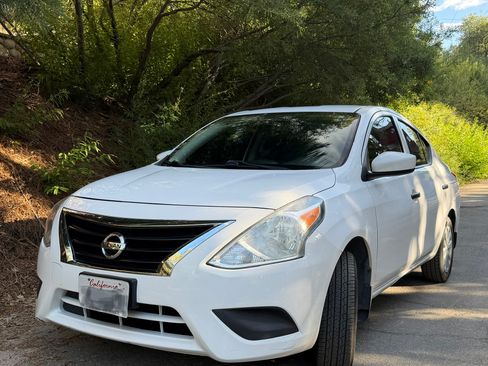 Used 2017 Nissan Versa S FWD image 1
