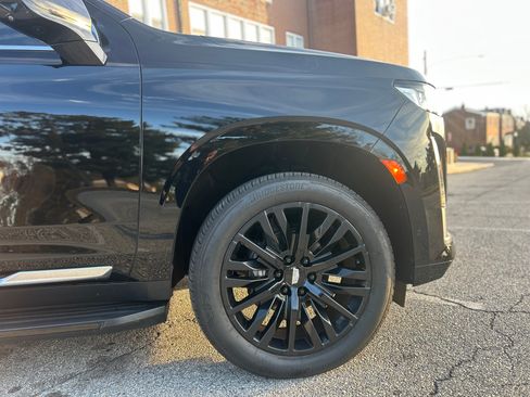 Used 2023 Cadillac Escalade Premium Luxury AWD/4WD image 24