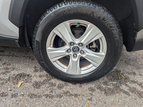 Used 2020 Toyota RAV4 XLE w/ Convenience Package image 17