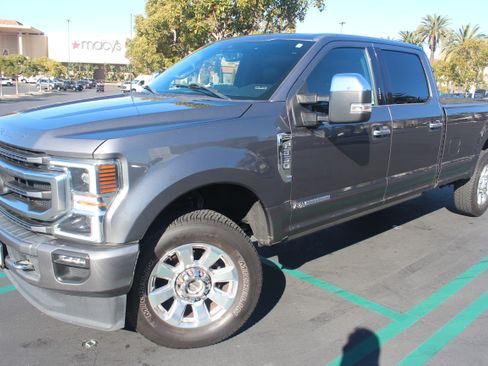 Used 2022 Ford F350 Platinum w/ FX4 Off-Road Package image 15