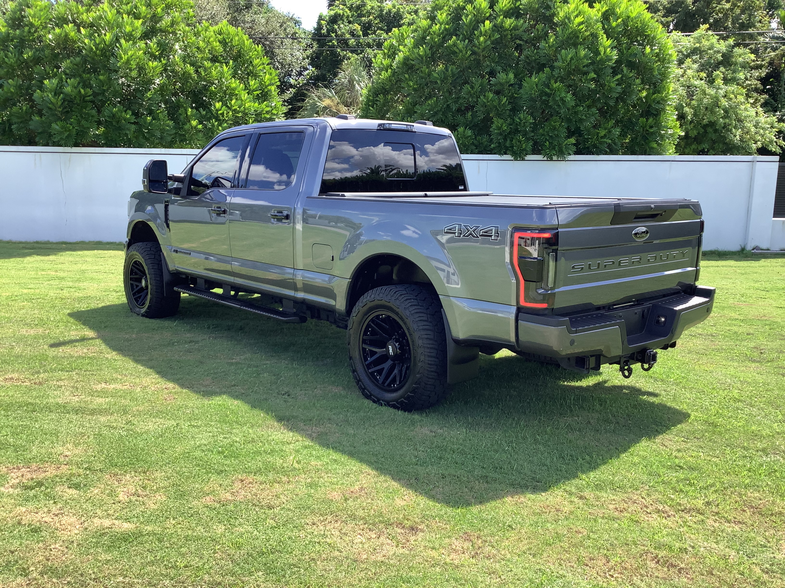 Used 2022 Ford F250 Lariat w/ Black Appearance Package AWD/4WD image 2
