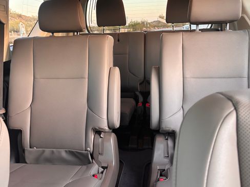 Used 2022 Lexus GX 460 Premium w/ Accessory Package AWD/4WD image 14