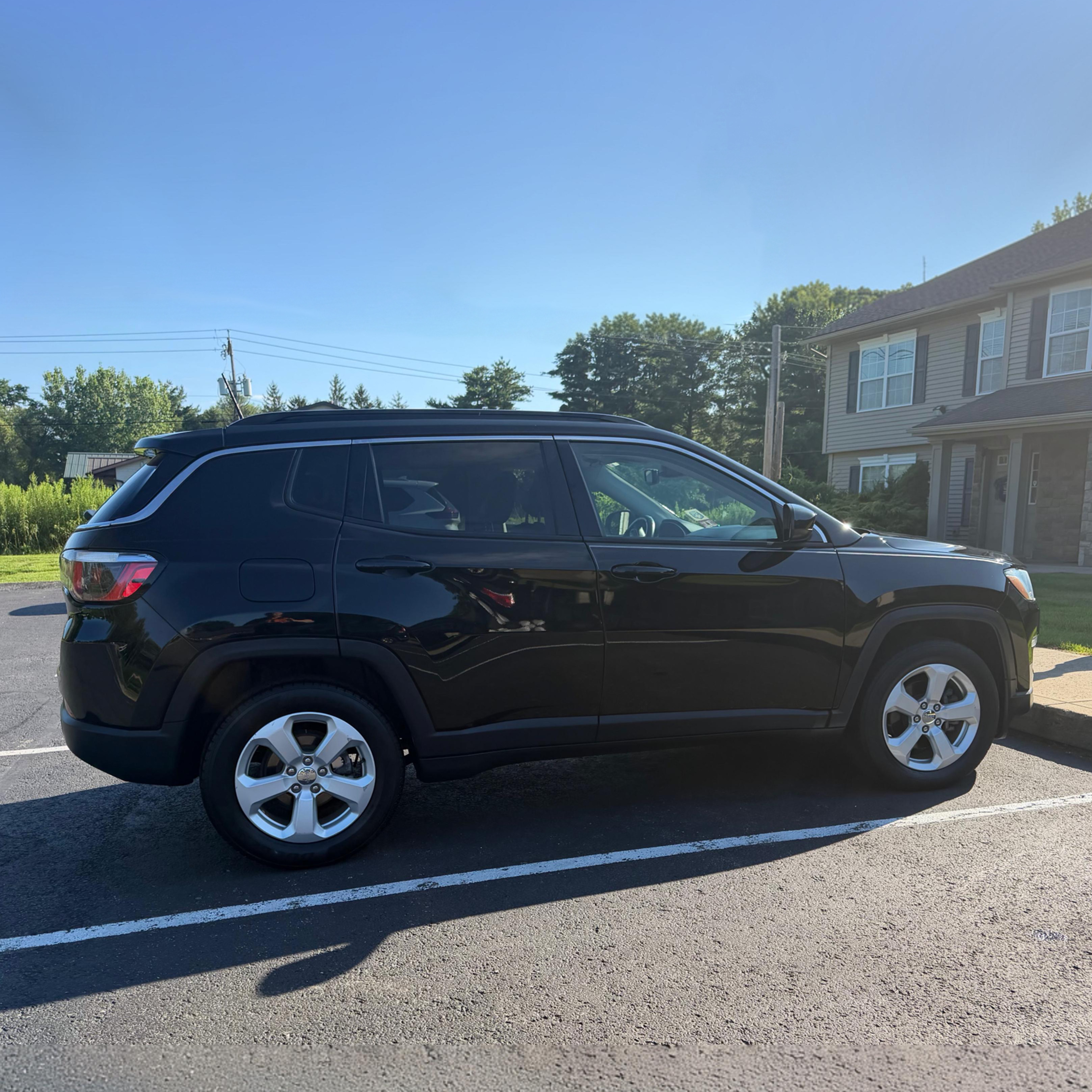 Used 2019 Jeep Compass Latitude w/ Popular Equipment Group FWD image 1