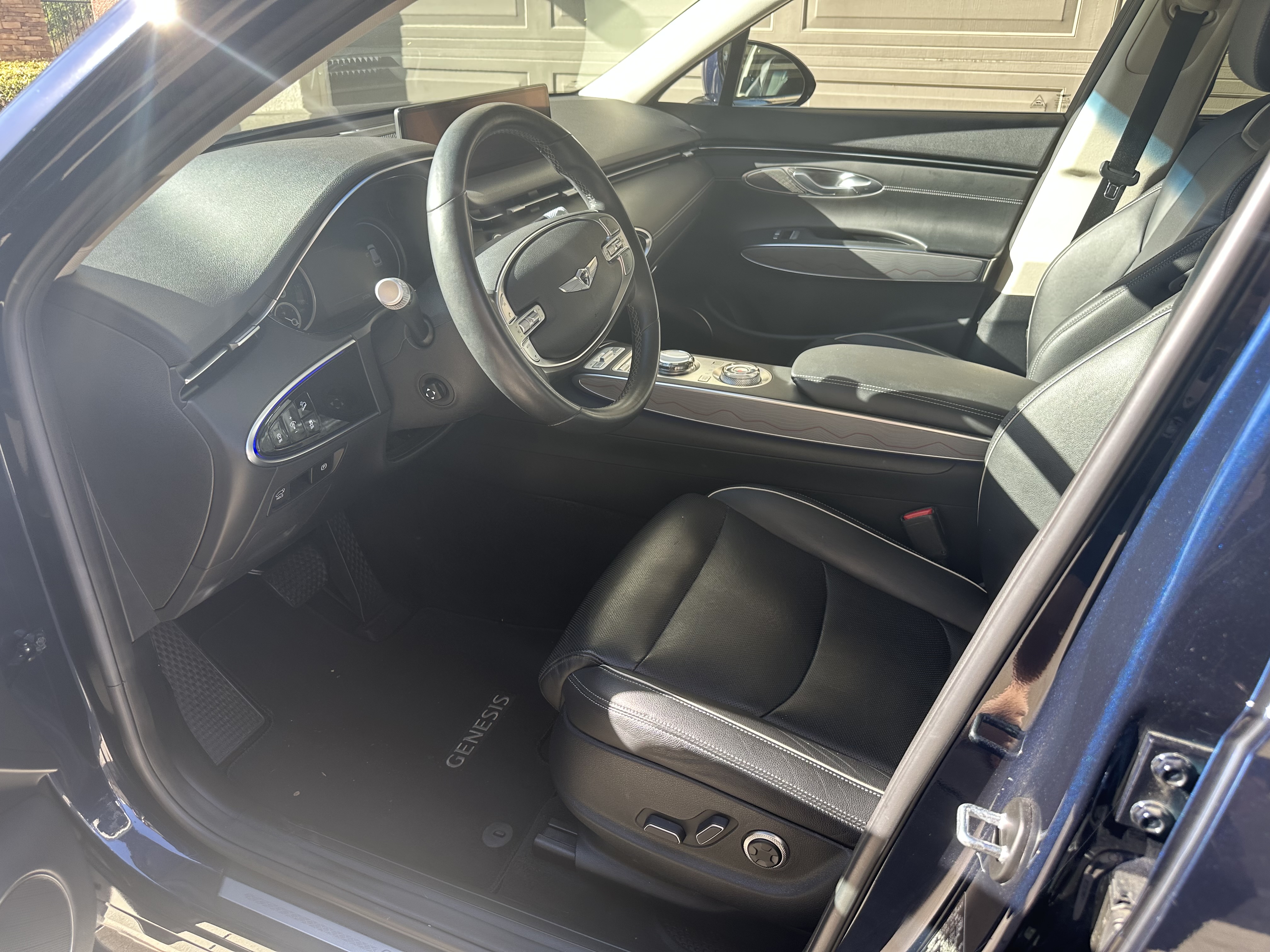 Used 2022 Genesis GV70 2.5T w/ Advanced Package AWD/4WD image 14