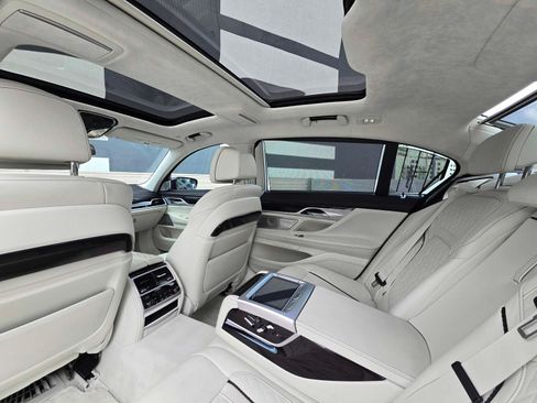 Used 2021 BMW ALPINA B7 xDrive w/ Luxury Rear Seating Package image 20