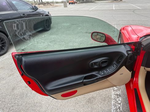 Used 2004 Chevrolet Corvette Coupe w/ Roof Package image 20