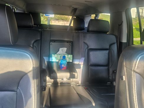 Used 2017 Chevrolet Suburban LT w/ Luxury Package image 11