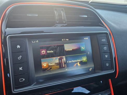 Used 2017 Jaguar XE Prestige image 12