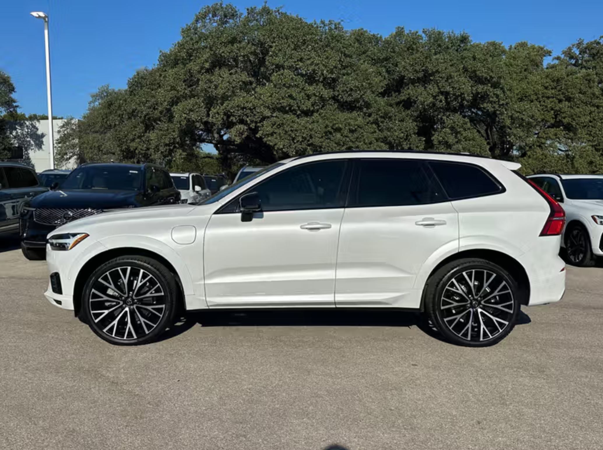 Used 2021 Volvo XC60 T8 R-Design w/ Advanced Package AWD/4WD image 1