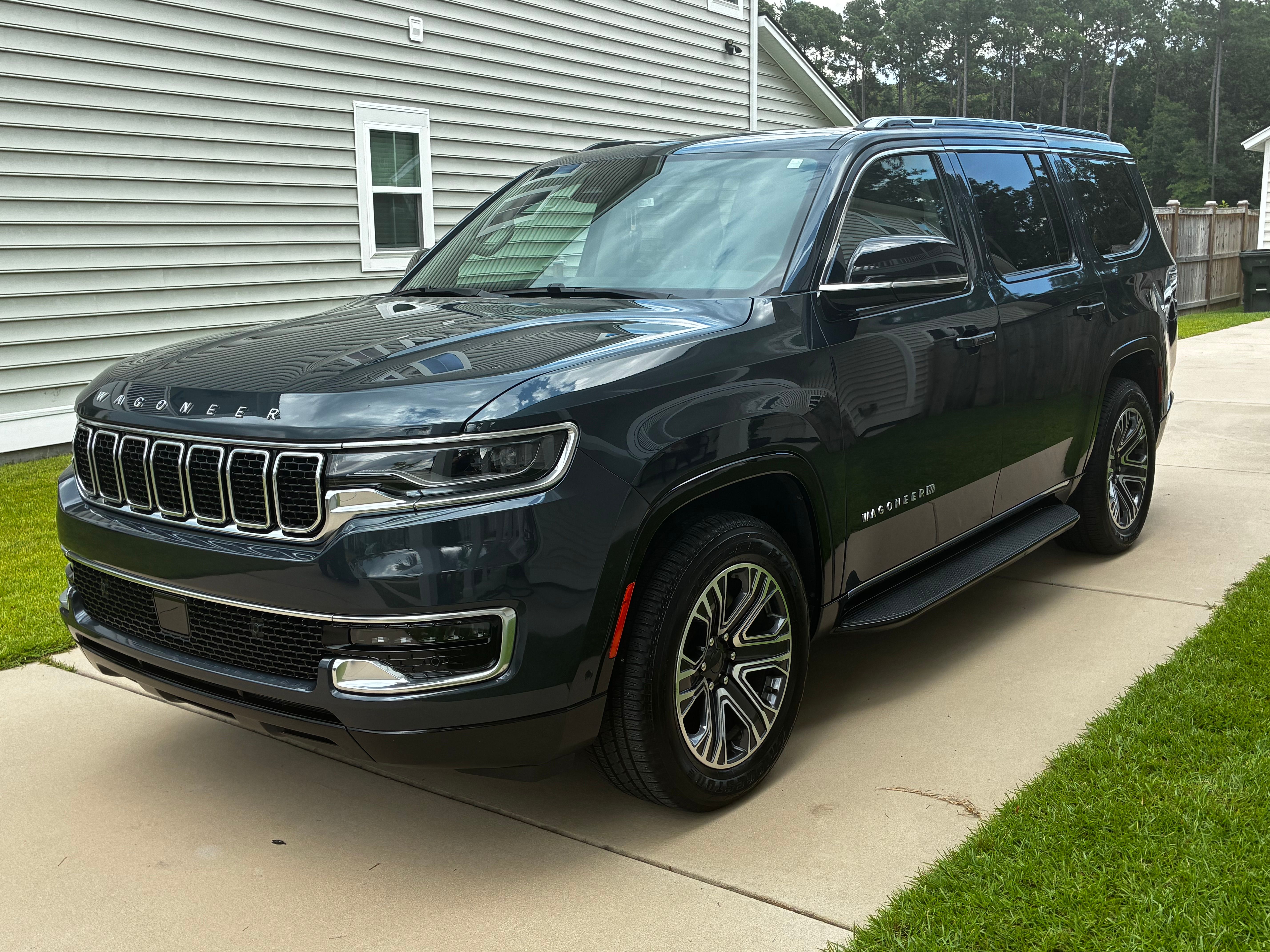 Used 2023 Jeep Wagoneer 2WD w/ Premium Group I image 1