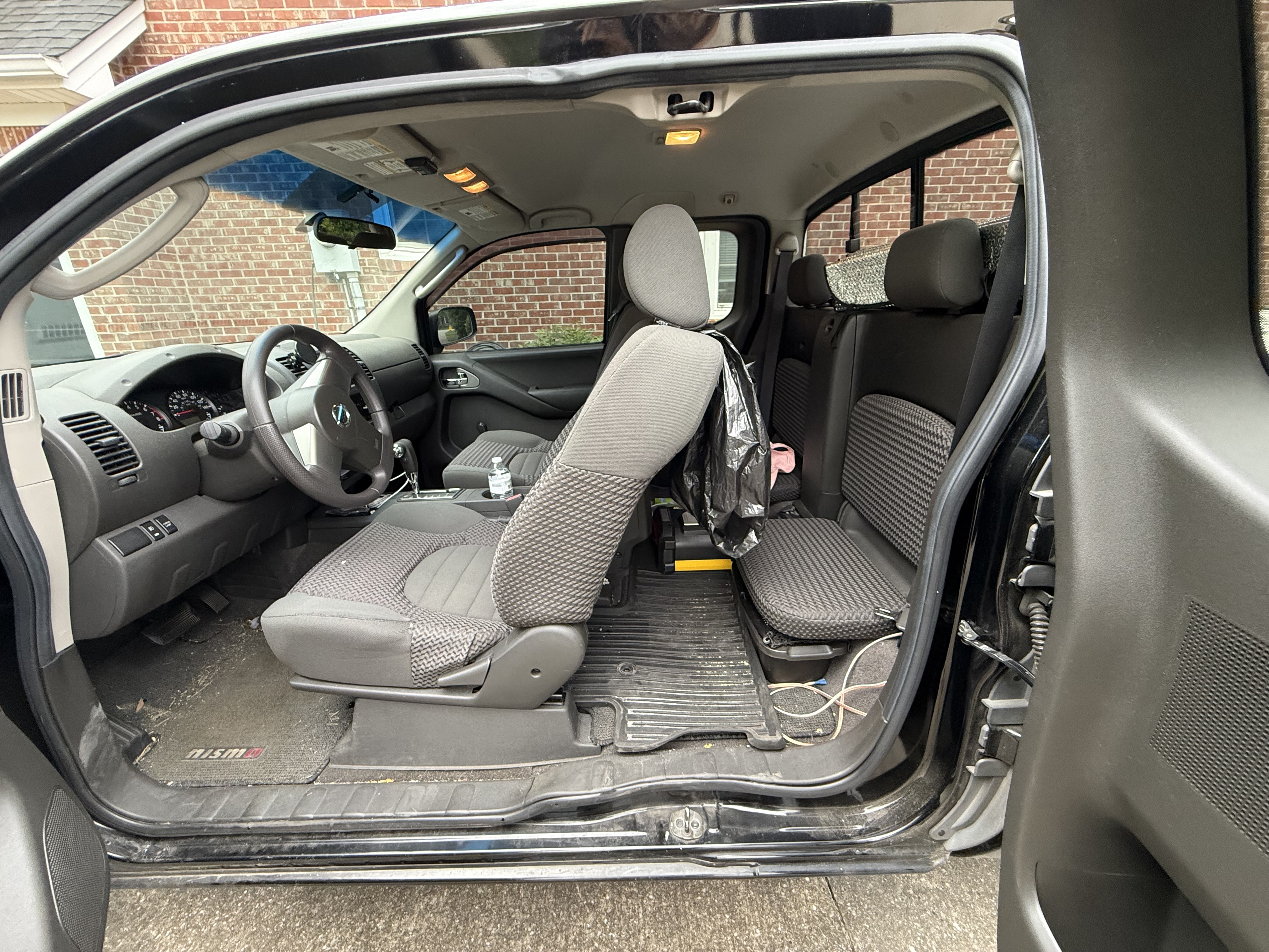 Used 2006 Nissan Frontier SE RWD image 15