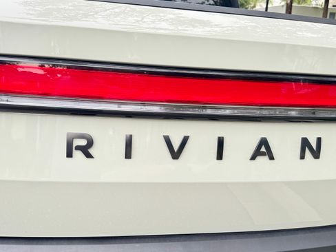 Used 2025 Rivian R1T Adventure AWD/4WD image 16