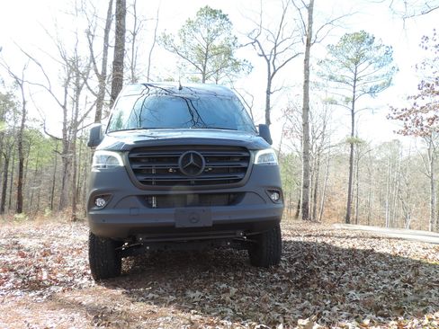 Used 2023 Mercedes-Benz Sprinter 2500 image 2