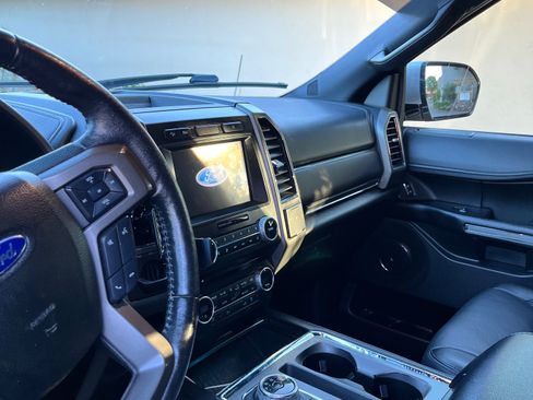 Used 2018 Ford Expedition XLT w/ Equipment Group 202A image 4