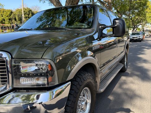 Used 2002 Ford Excursion XLT image 4