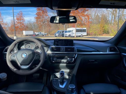 Used 2018 BMW 330i Gran Turismo xDrive image 18