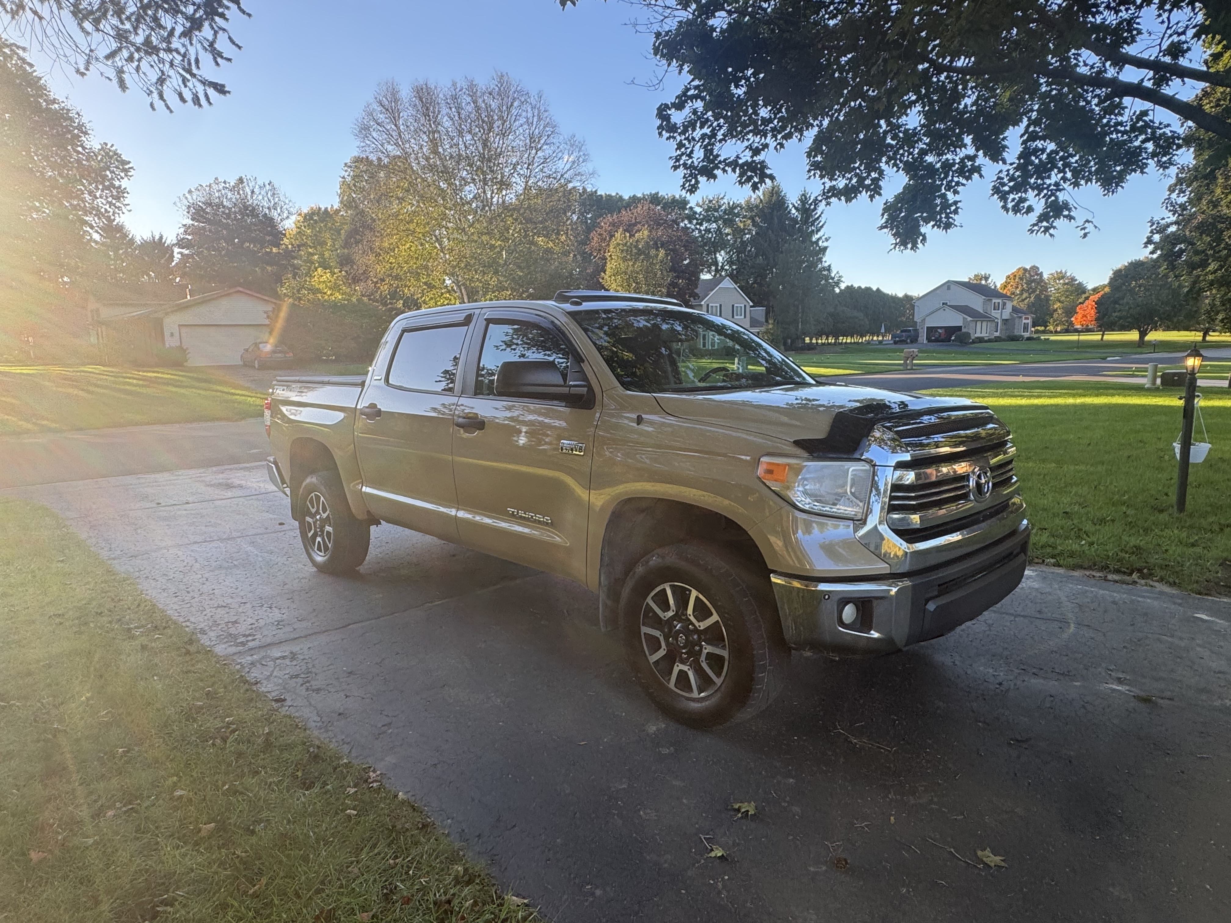 Used 2017 Toyota Tundra SR5 AWD/4WD image 2