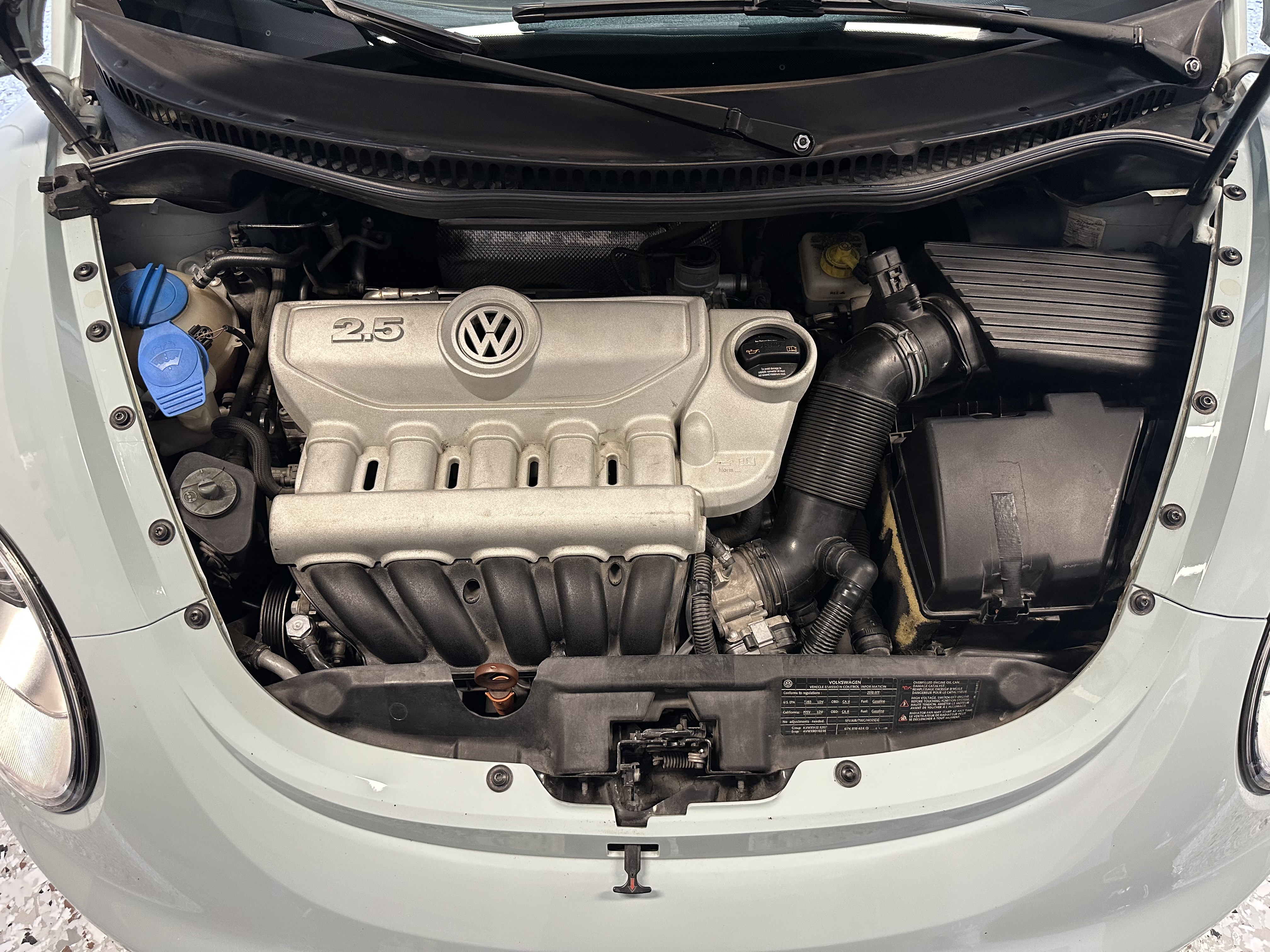 Used 2010 Volkswagen Beetle Final Edition FWD image 16