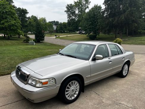Used 2008 Mercury Grand Marquis GS RWD image 2