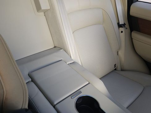 Used 2020 Land Rover Range Rover HSE image 30