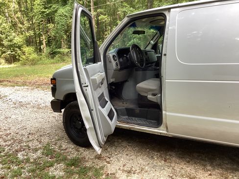 Used 2012 Ford E-250 and Econoline 250 w/ PWR Group image 6