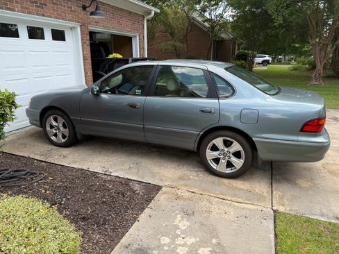 Used 1998 Toyota Avalon XLS FWD image 4