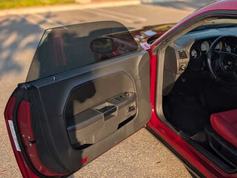 Used 2010 Dodge Challenger R/T image 9