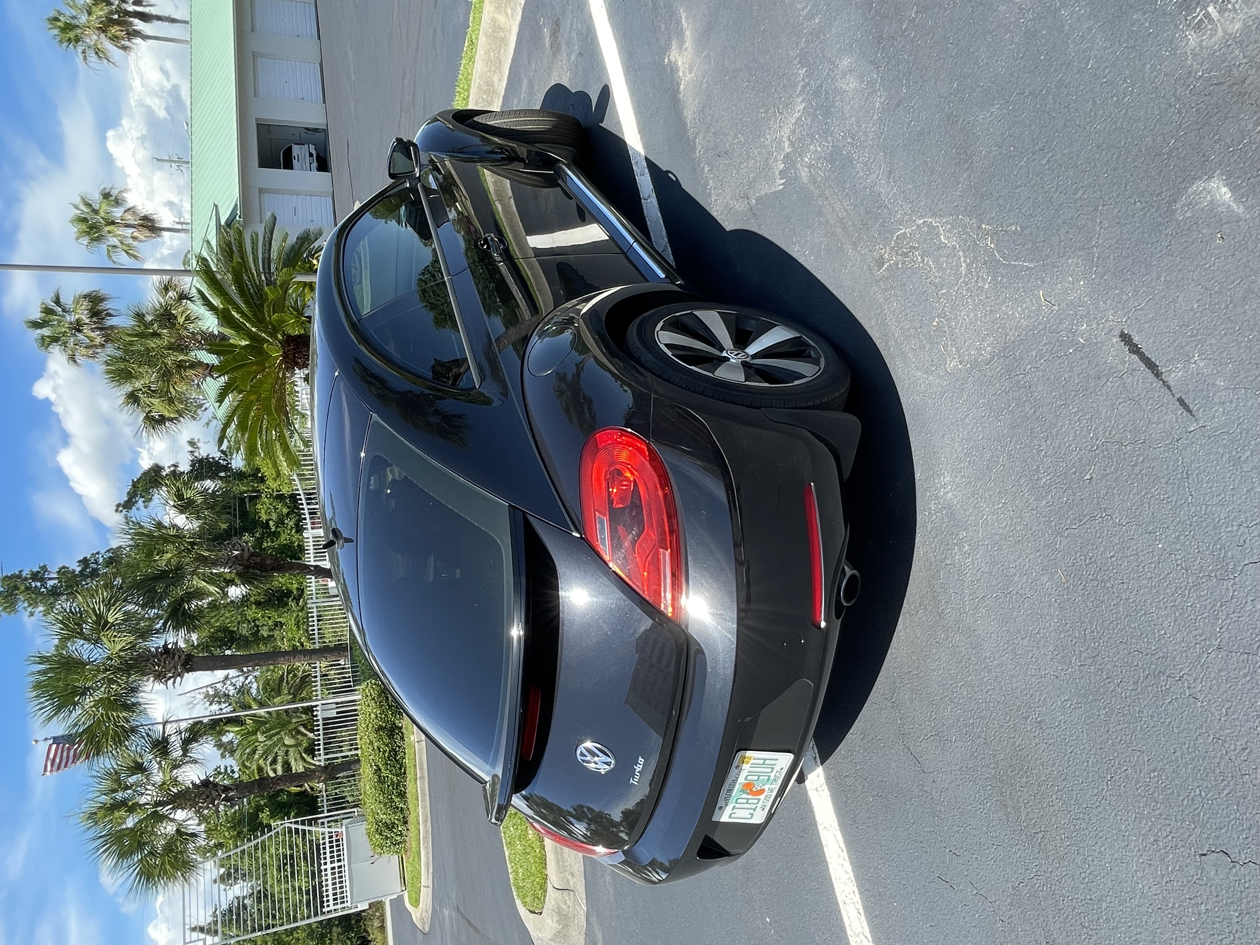 Used 2013 Volkswagen Beetle 2.0T FWD image 2