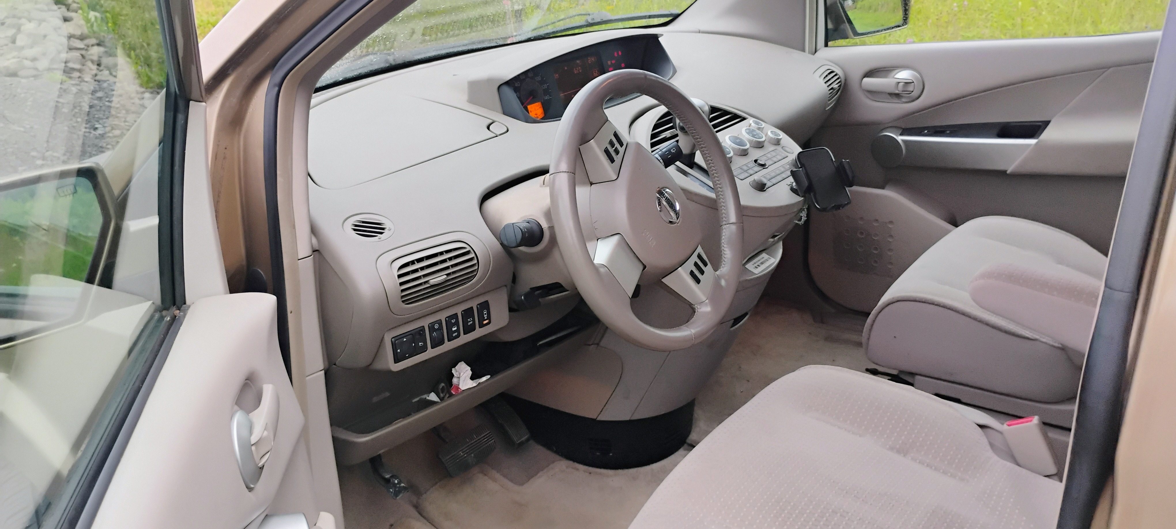 Used 2004 Nissan Quest SL w/ (HTD) 3.5 SL Upgrade Pkg FWD image 2