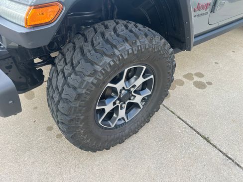 Used 2019 Jeep Wrangler Unlimited Rubicon w/ Dual Top Group AWD/4WD image 16