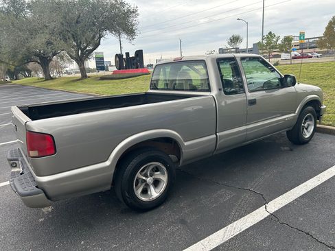 Used 2001 Chevrolet S10 Pickup LS w/ Preferred Equipment Group image 15
