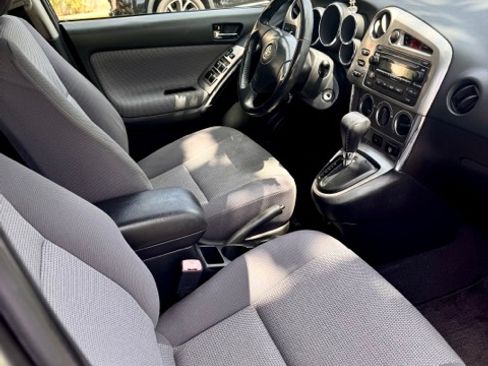 Used 2005 Toyota Matrix XR FWD image 2