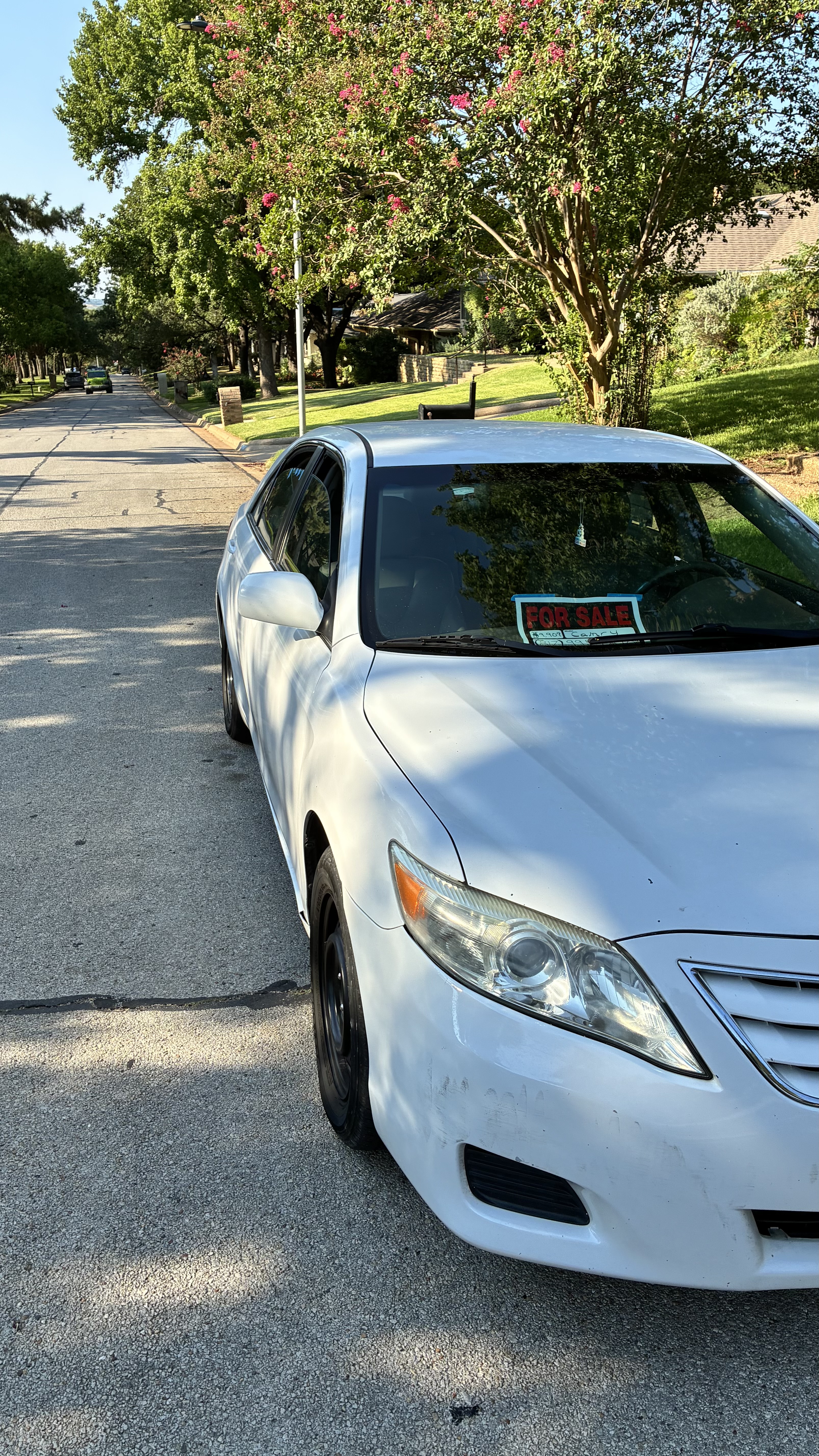 Used 2011 Toyota Camry LE FWD image 2