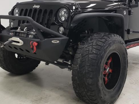 Used 2015 Jeep Wrangler Unlimited Rubicon w/ Connectivity Group image 10