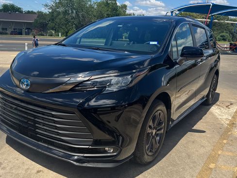 Used 2024 Toyota Sienna XLE Woodland Edition AWD/4WD image 1