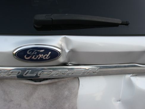 Used 2015 Ford Explorer XLT w/ Equipment Group 202A image 12