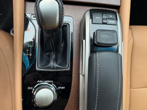 Used 2017 Lexus GS 350 F Sport image 2