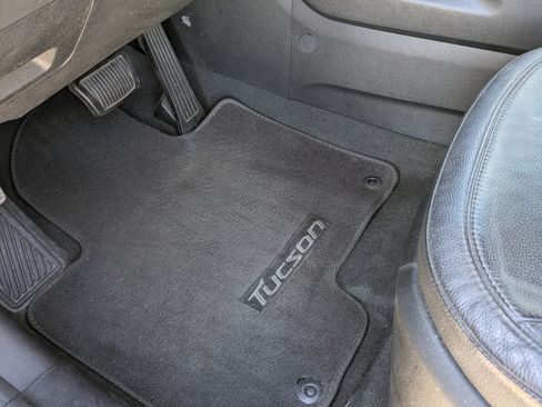 Used 2011 Hyundai Tucson Limited w/ Premium Pkg 3 image 22