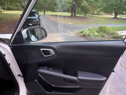 Used 2020 Kia Soul EX FWD image 30
