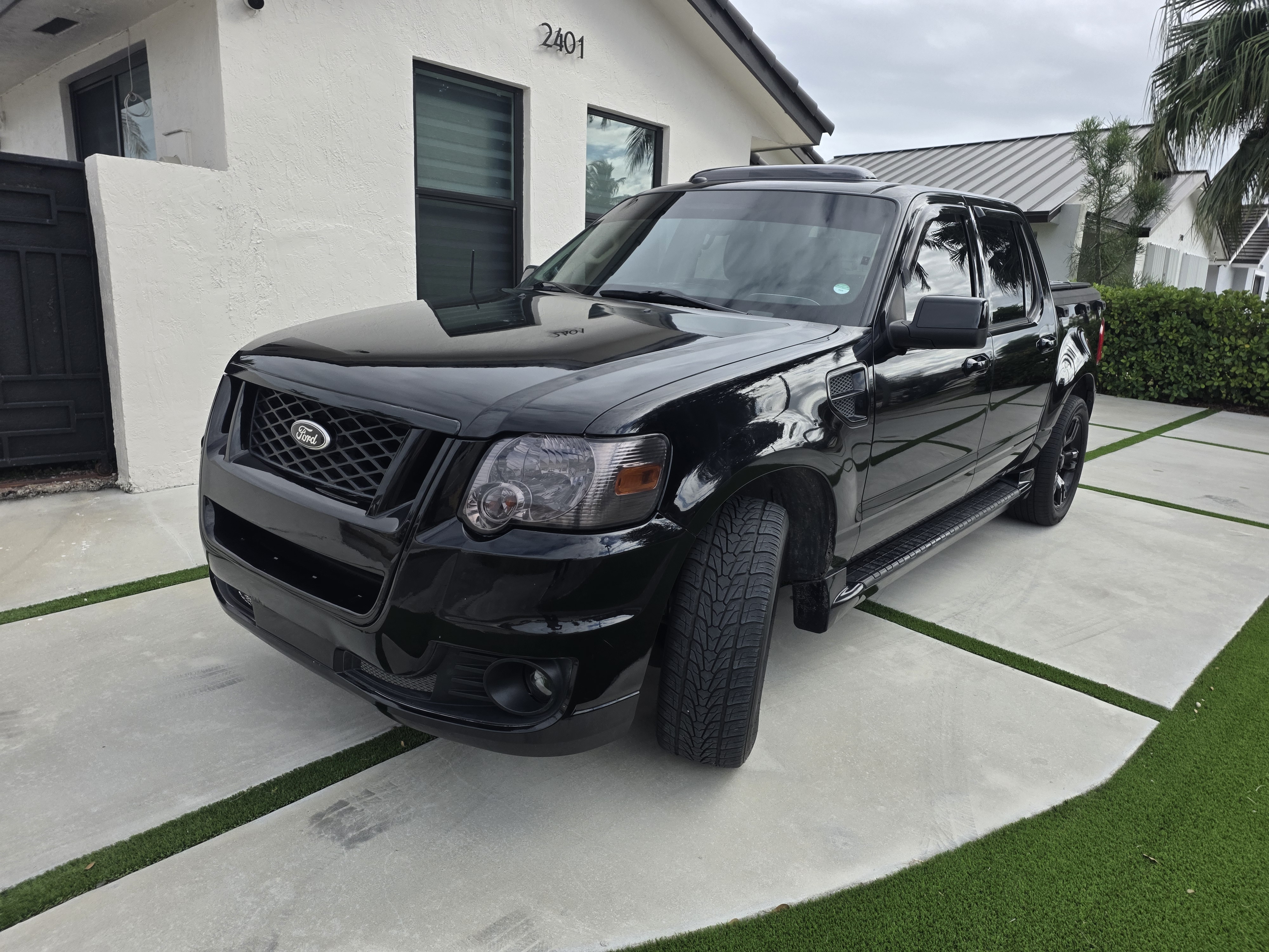 Used 2010 Ford Explorer Sport Trac Limited RWD image 1